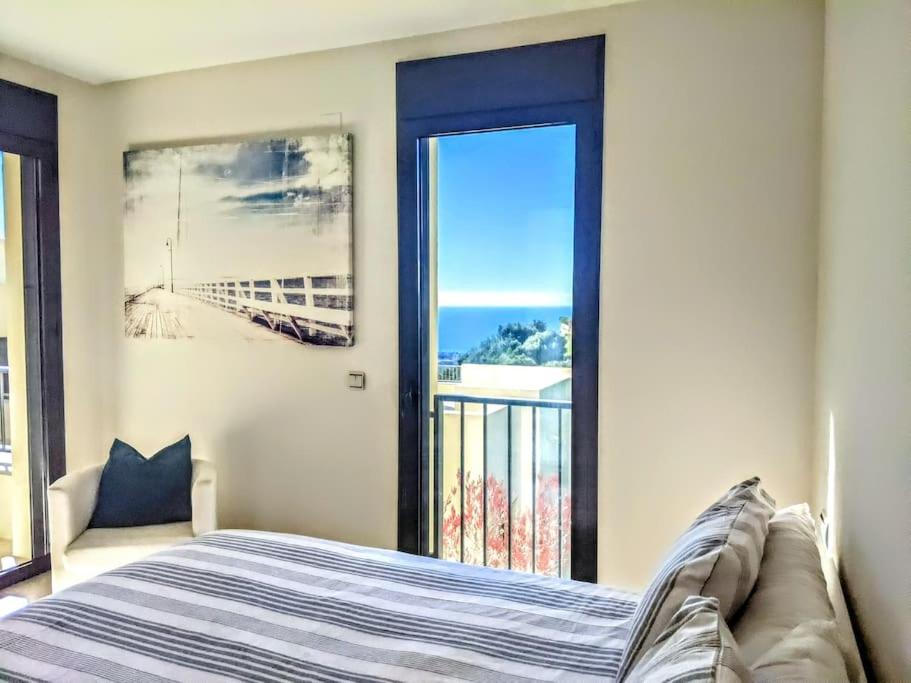 Spacious apartment with 3 pools & gym view 2