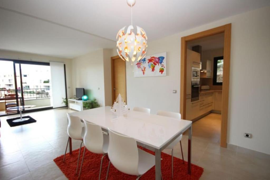 Hotel Spacious apartment with 3 pools & gym - Image 1