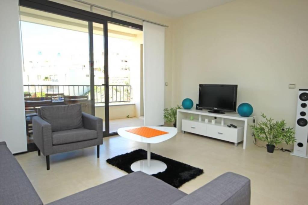 Spacious apartment with 3 pools & gym view 4