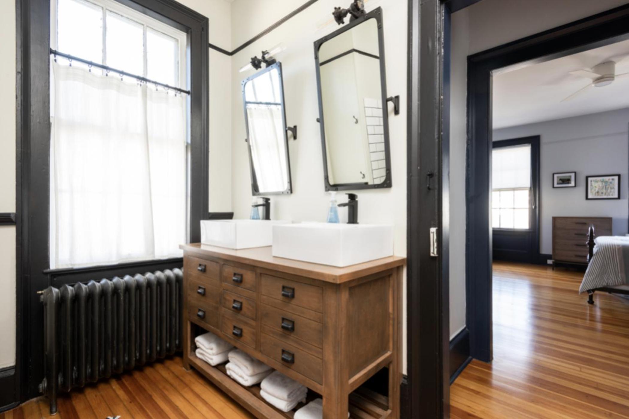 Hudson Valley Retreat in Downtown Hudson, NY - Sleeps 16-20 view 2