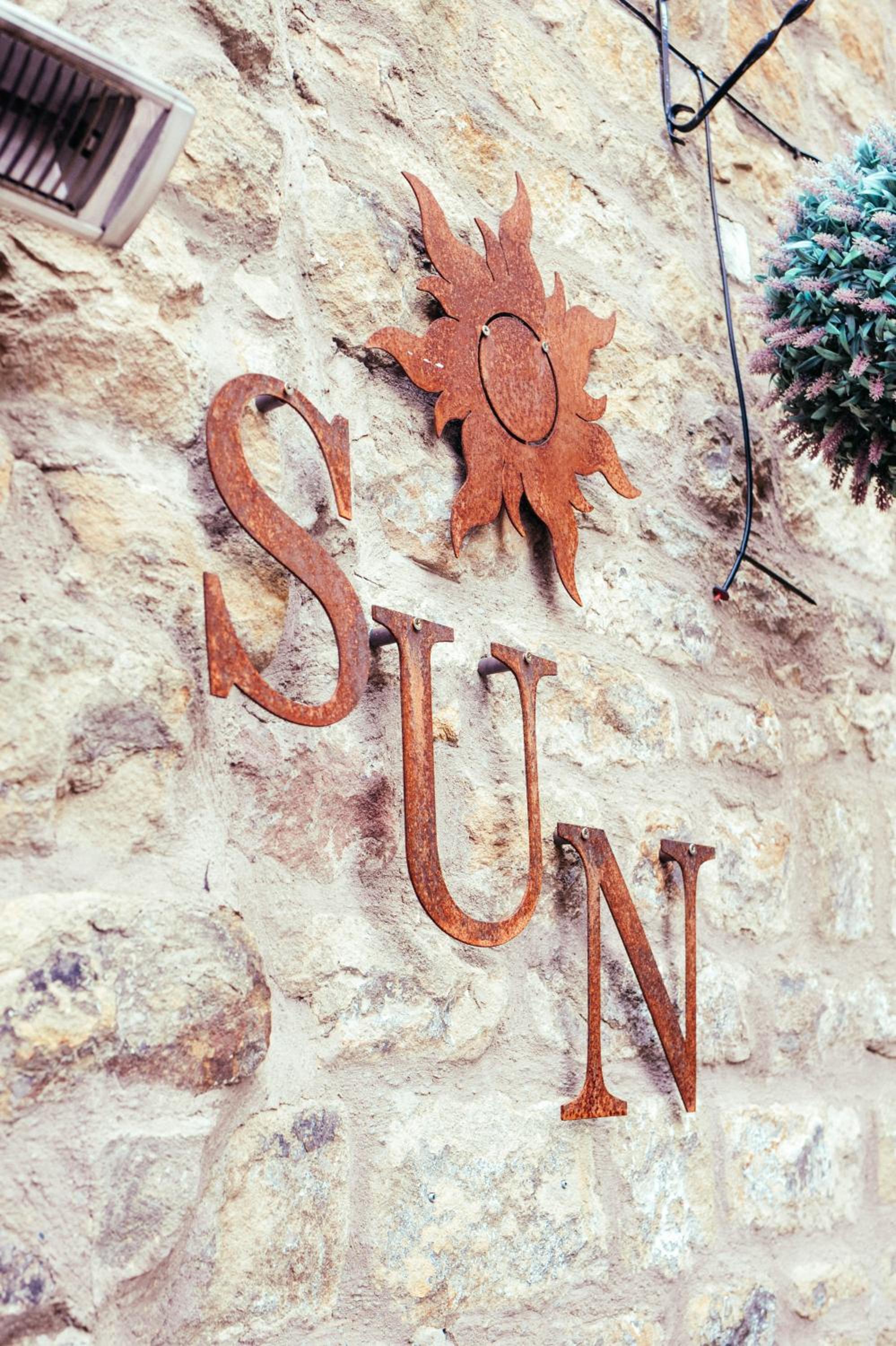 The Sun Hotel & Bar