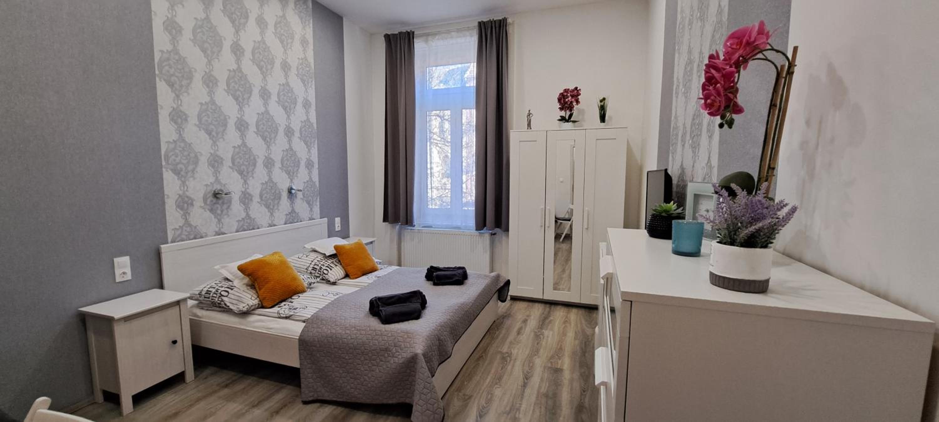 Pompár Belvárosi Apartmanok view 2