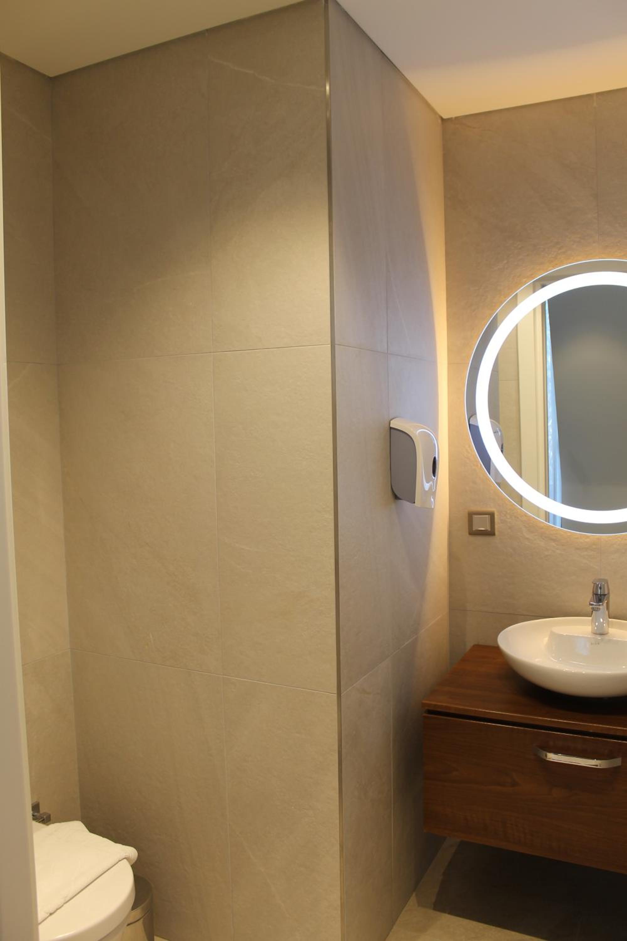 Garlon Residence - Image 119