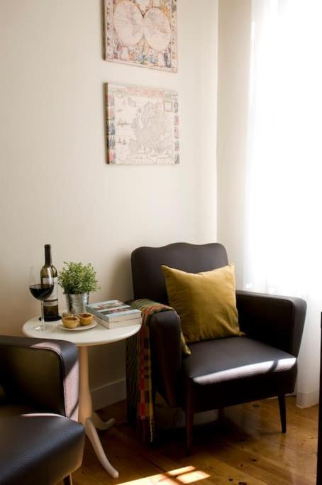 Romantic & Renewed 1 bedroom Apartment in Campolide - 1E view 2