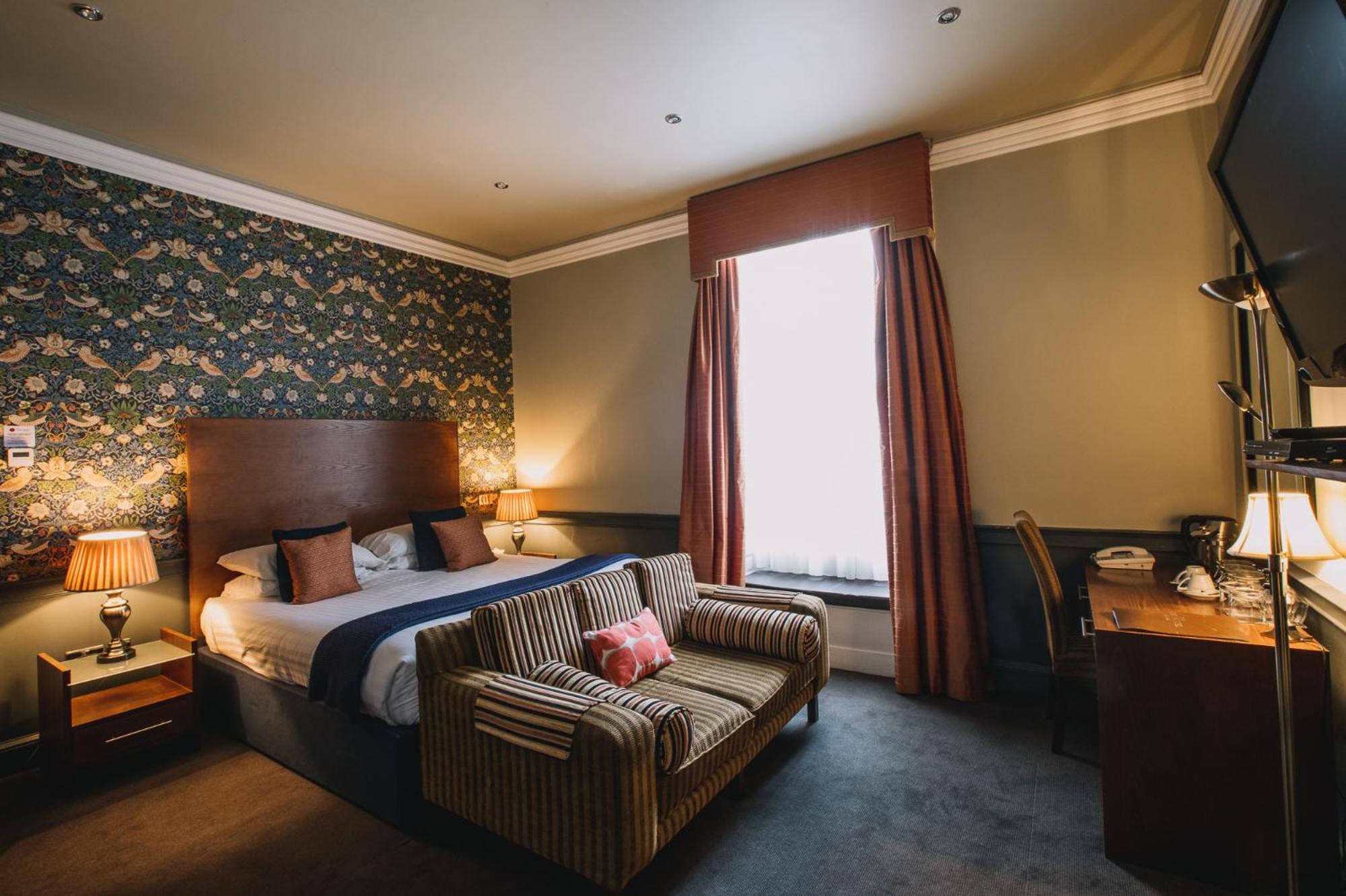 The Sun Hotel & Bar