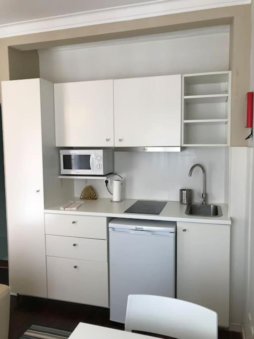NEW Cosy & Charming Apartment in Campolide - 3A view 3