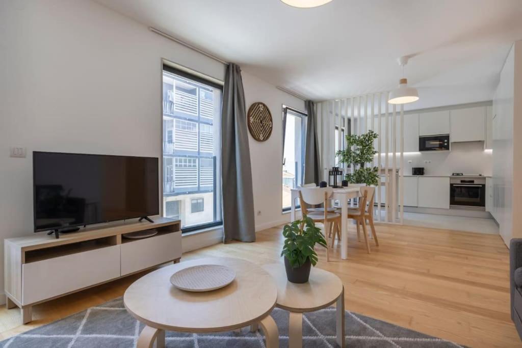 Campolide 2 bedroom delight By Innkeeper view 5