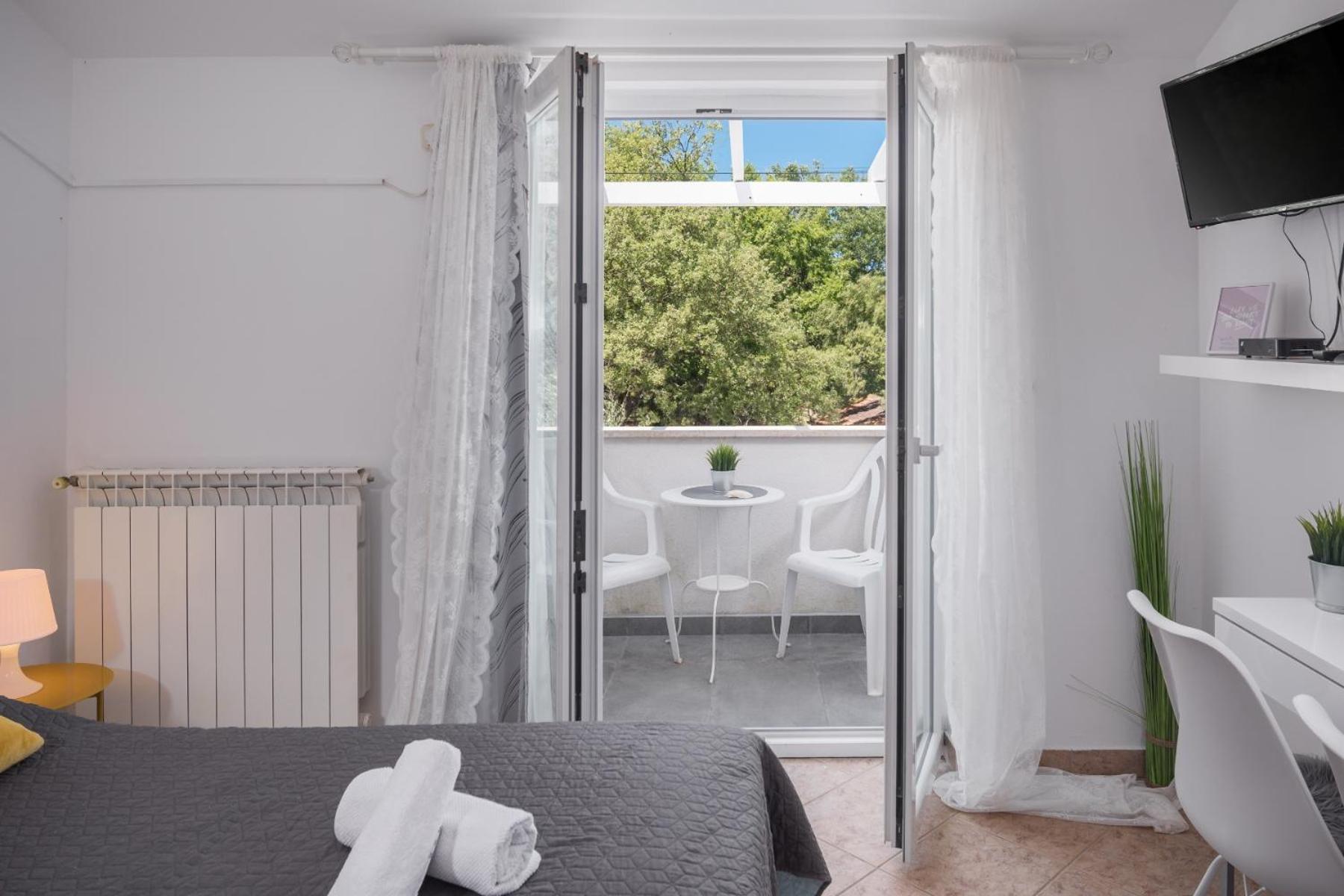 Martina Guest house-Rooms
