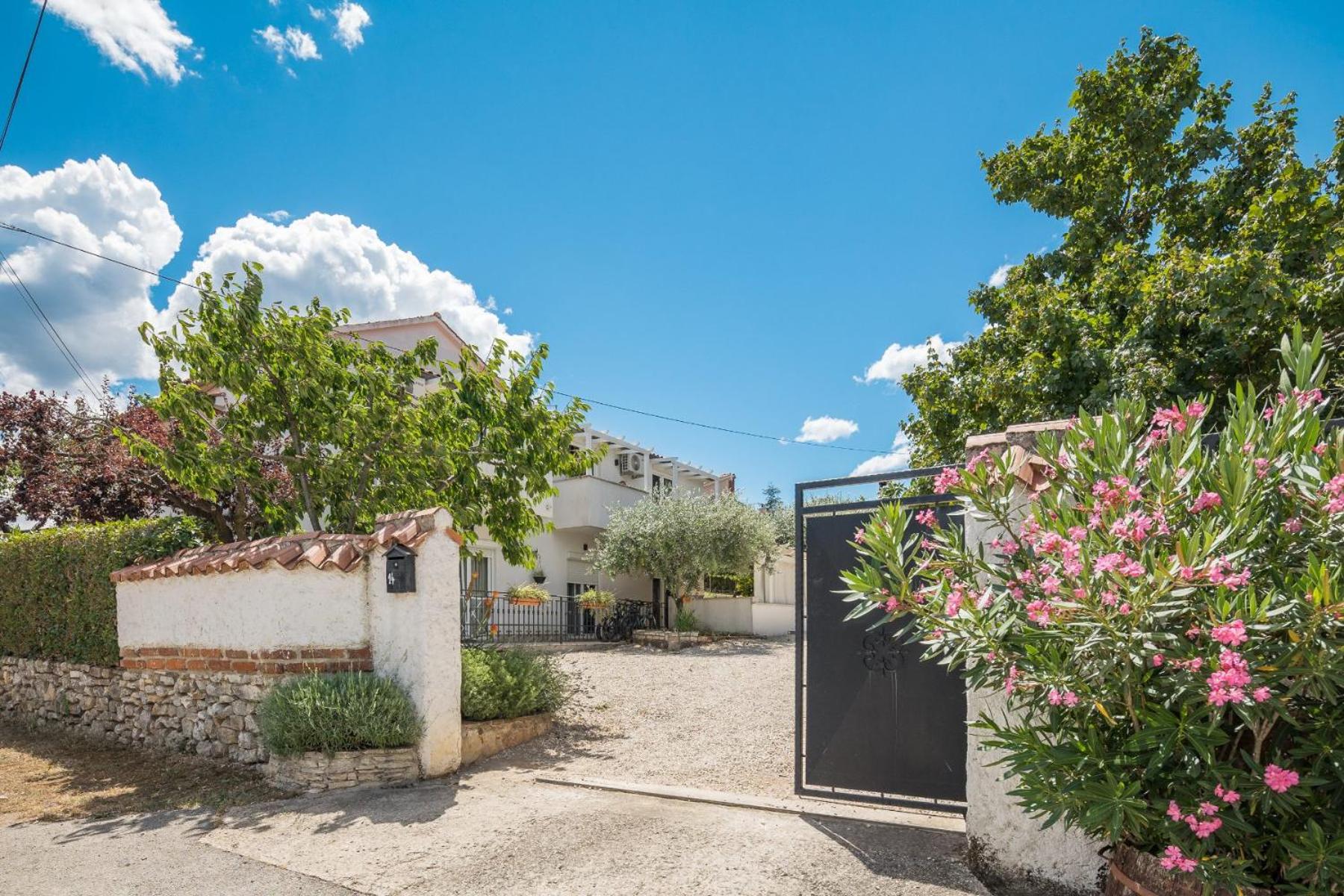 Martina Guest house-Rooms