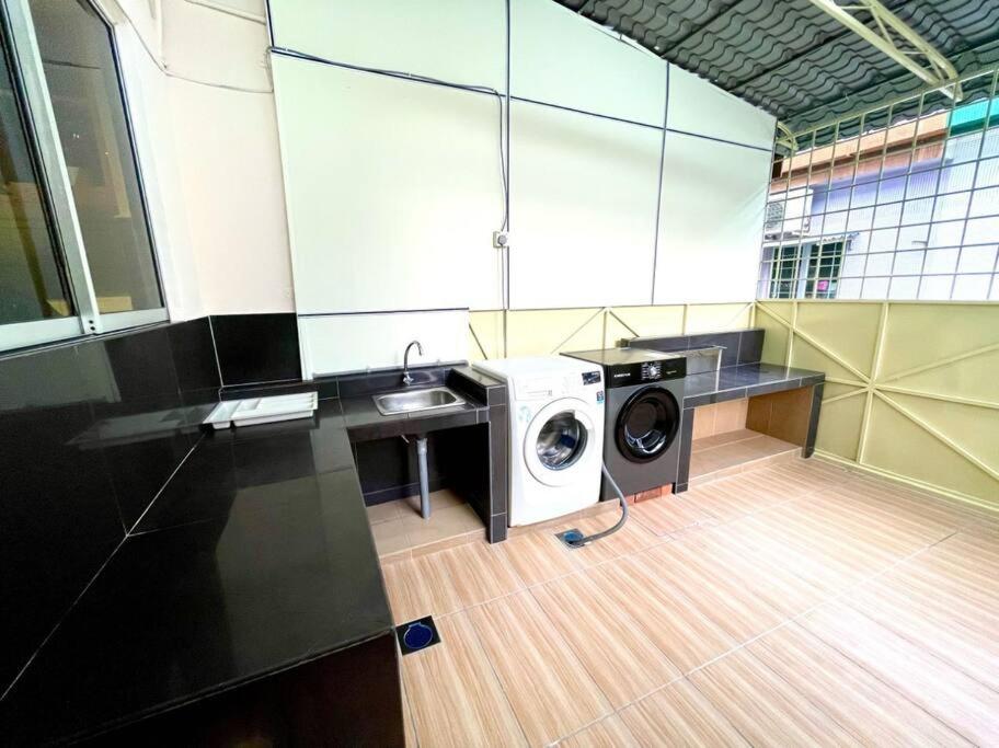 6-12pax The Premium House - The Heart Of Sunway view 4