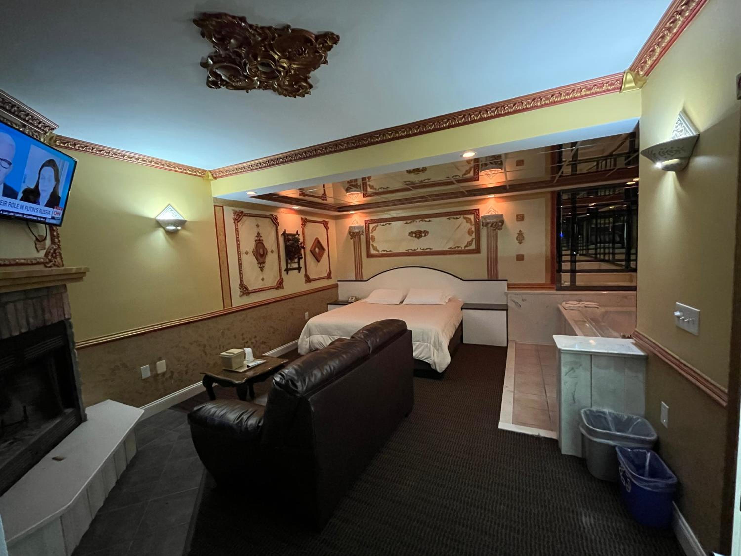 Gallery Holiday Motel