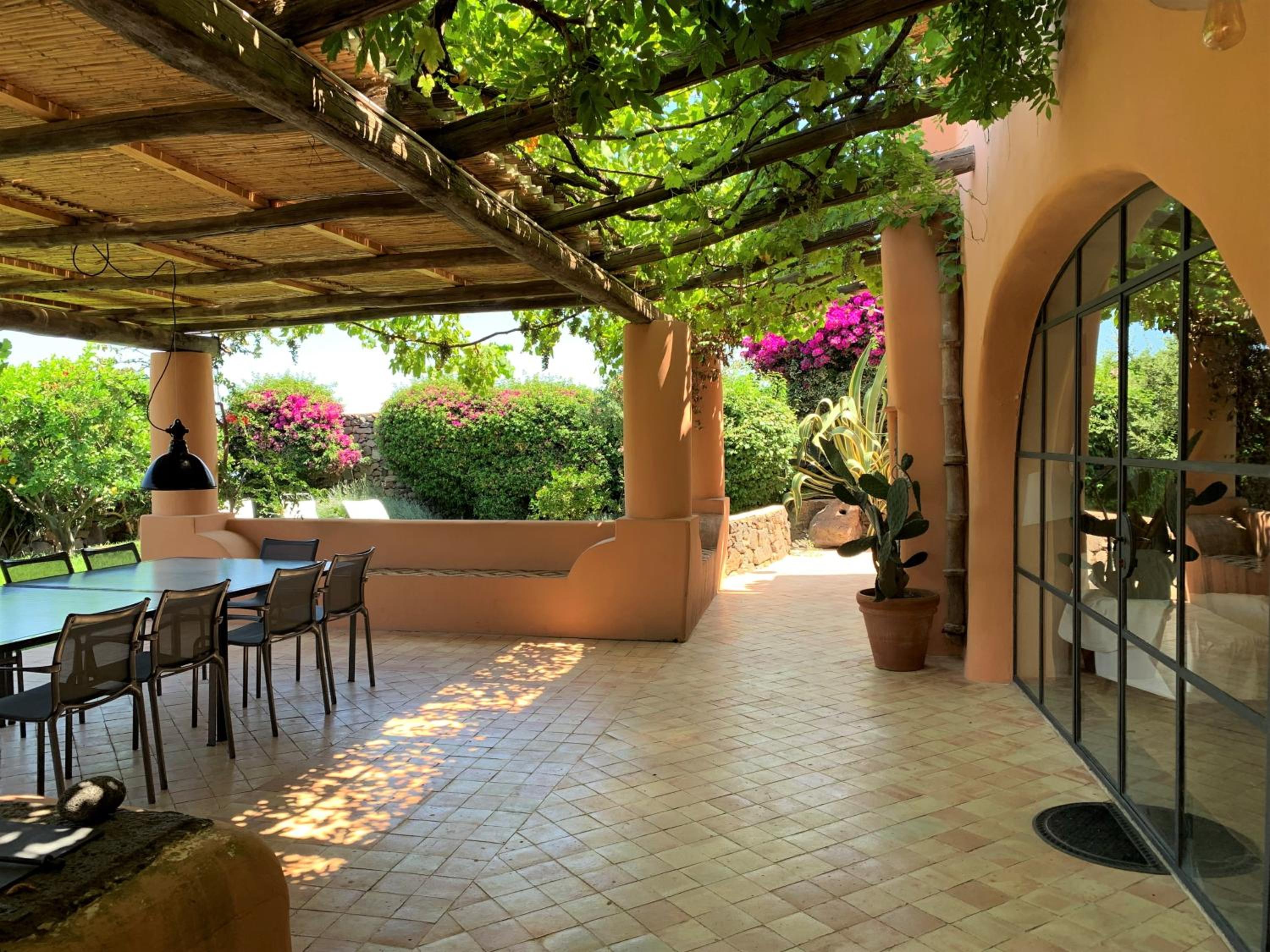 Villa Egea, elegante villa Eoliana dell'800 immersa in un curato giardino photo 4