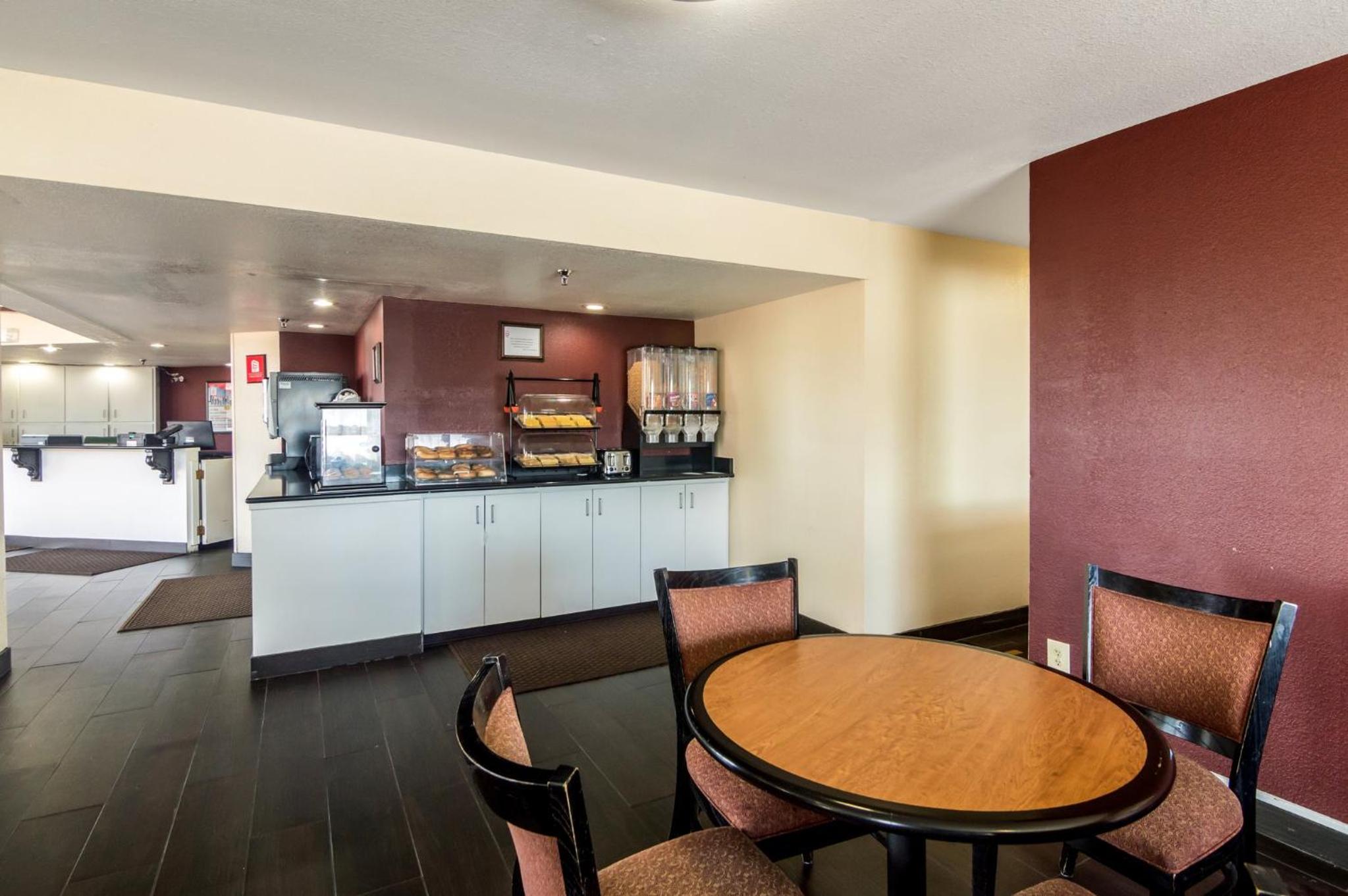 Wichita Falls Vacations - Red Roof Inn Wichita Falls - Property Image 37