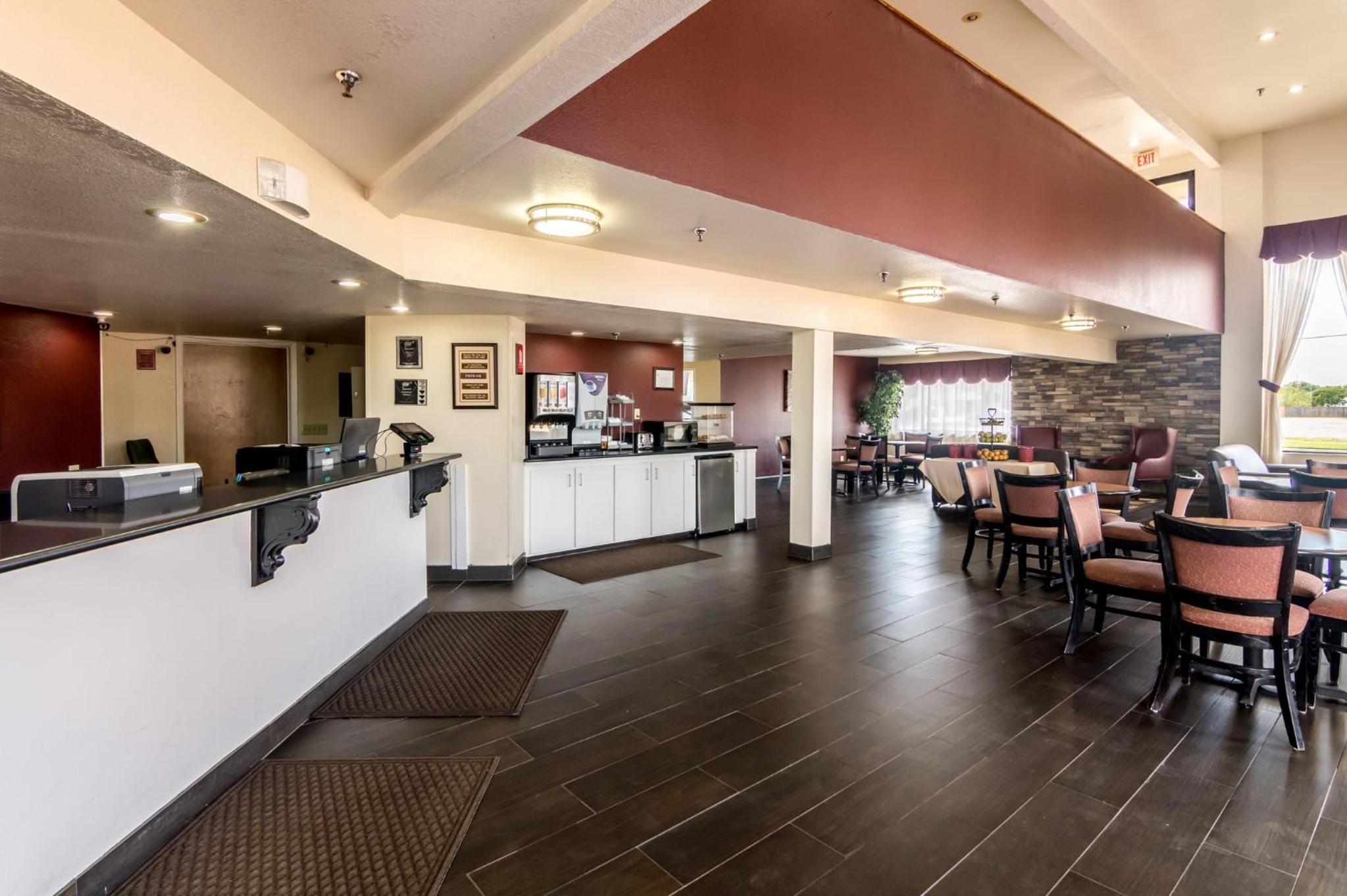 Wichita Falls Vacations - Red Roof Inn Wichita Falls - Property Image 36