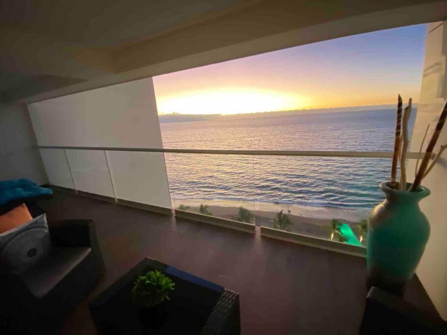 Hotel Harbor 12005 Huge unit 2 Balconies Beachfront by Moikkarentals - Image 1