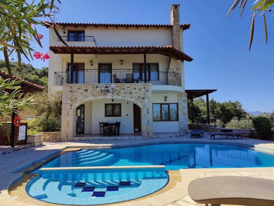 Villa Stefania/pool/garden/sea view/3bdrms/3bthrms