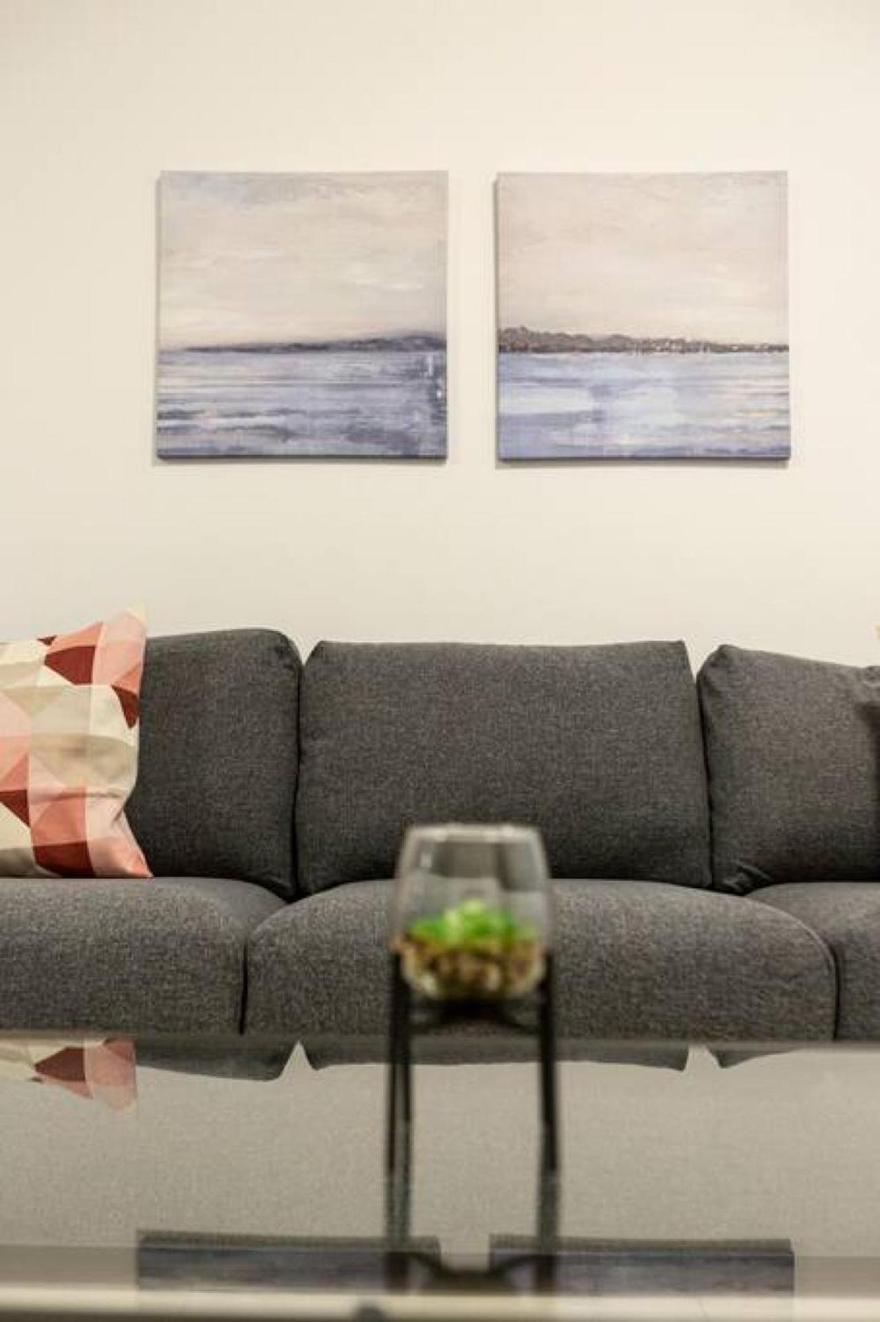 Beautiful Modern Central 2BR Apt view 3
