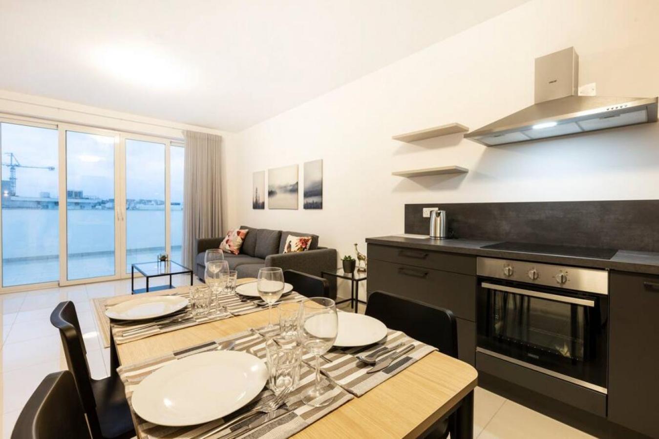 Beautiful Central Penthouse 1BR view 5