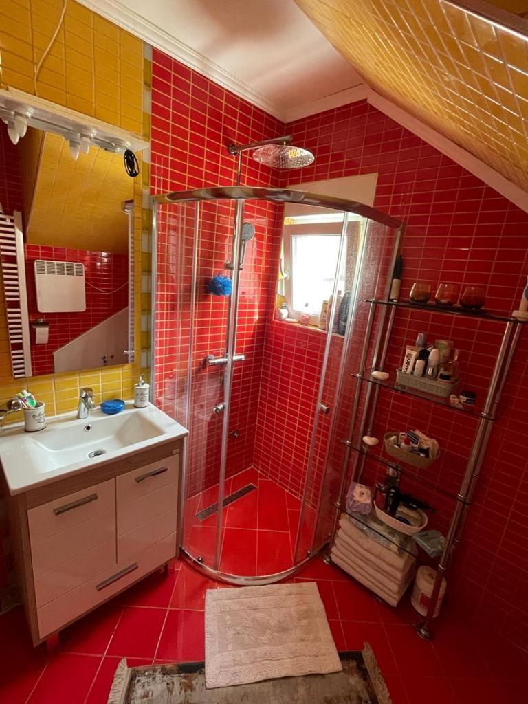 Lexor Holiday Home