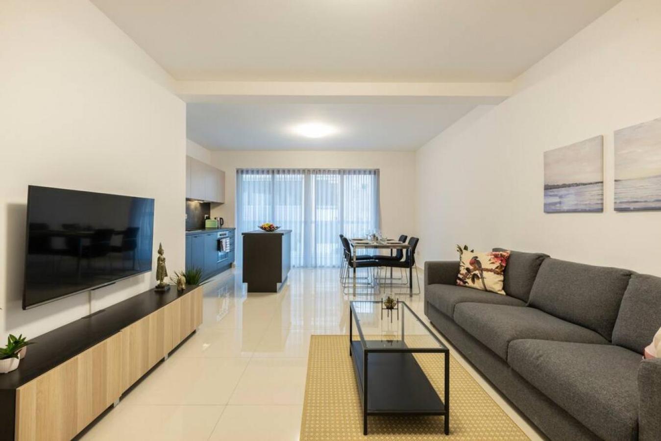 Beautiful Modern Central 2BR Apt view 2
