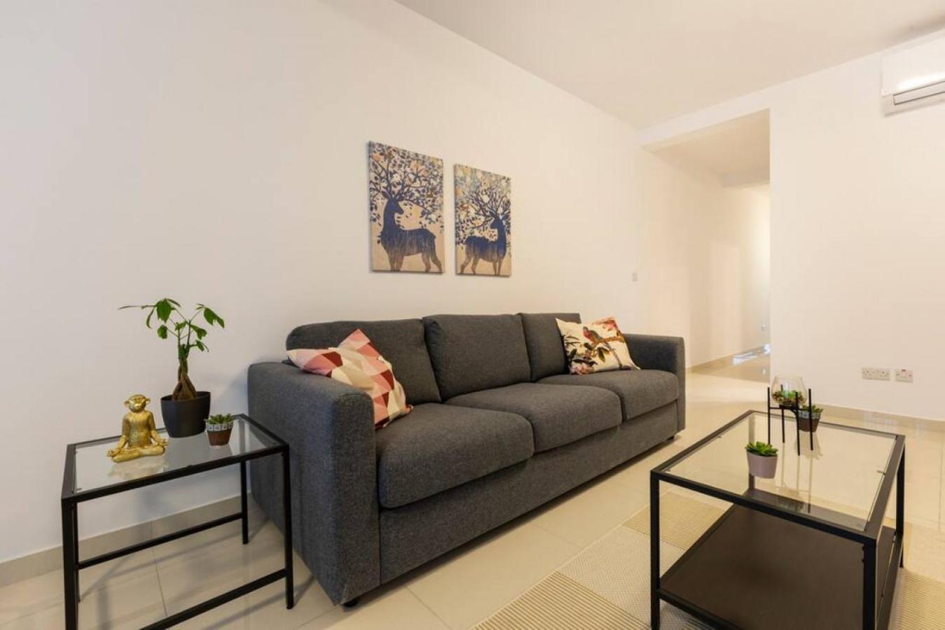 Beautiful Modern Central 2BR Apt view 2