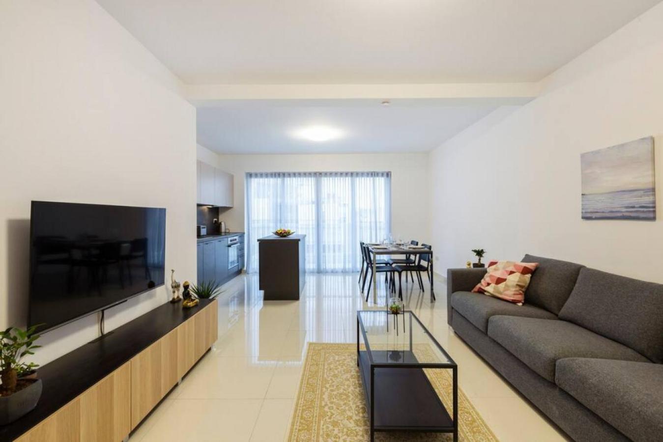 Beautiful Modern Central 2BR Apt