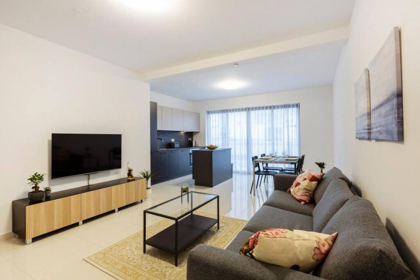 Beautiful Modern Central 2BR Apt view 2