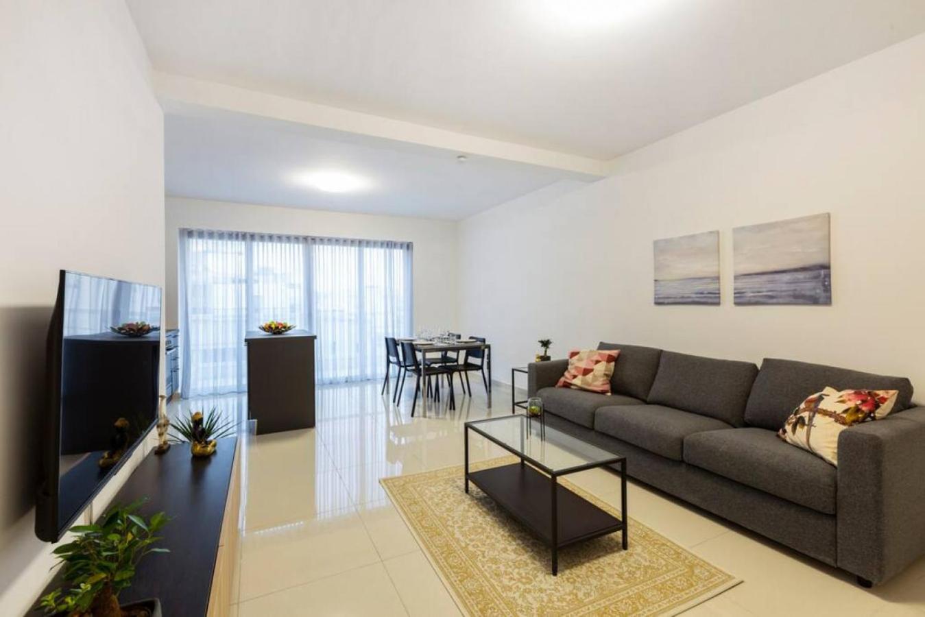 Beautiful Modern Central 2BR Apt view 3