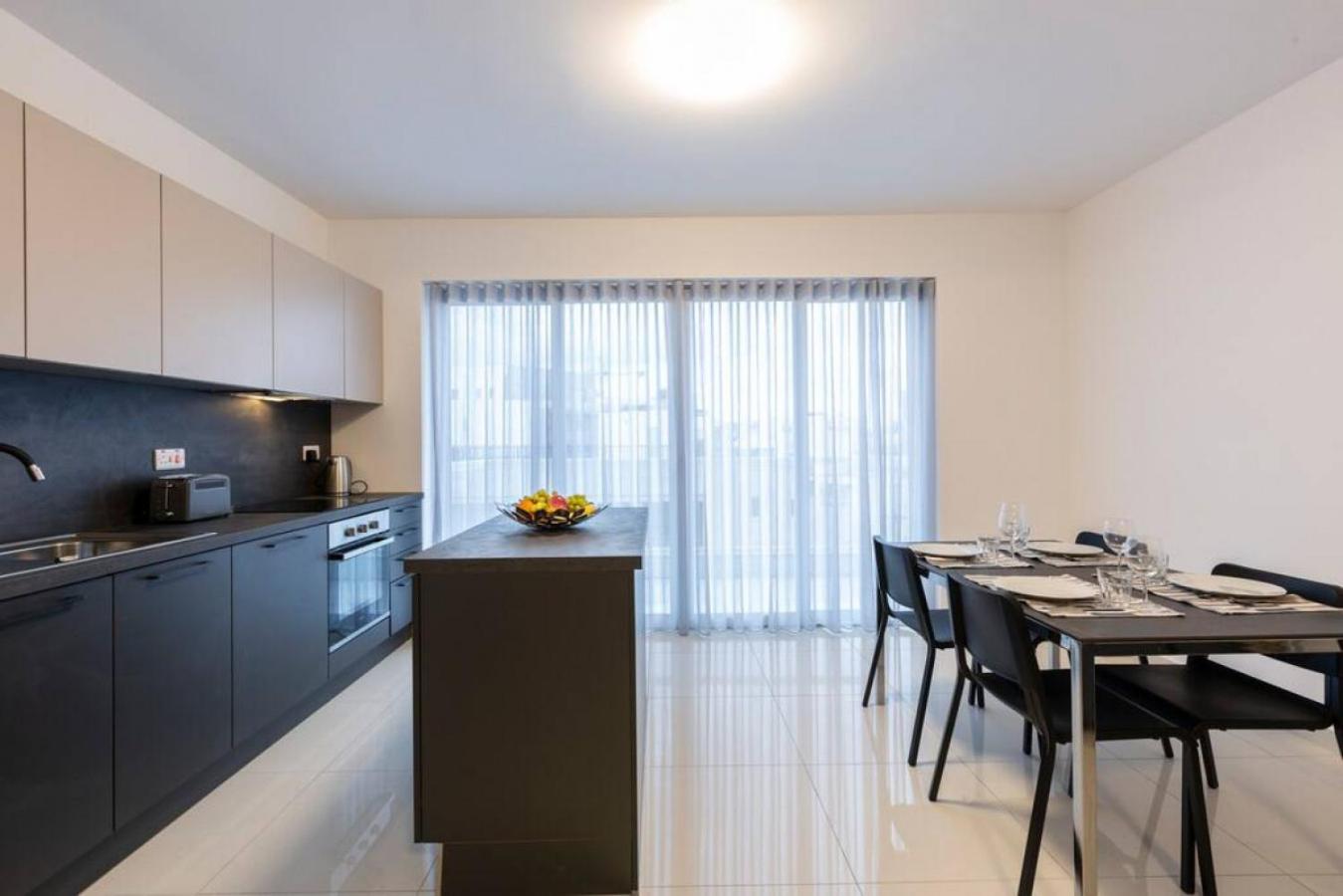Beautiful Modern Central 2BR Apt view 5