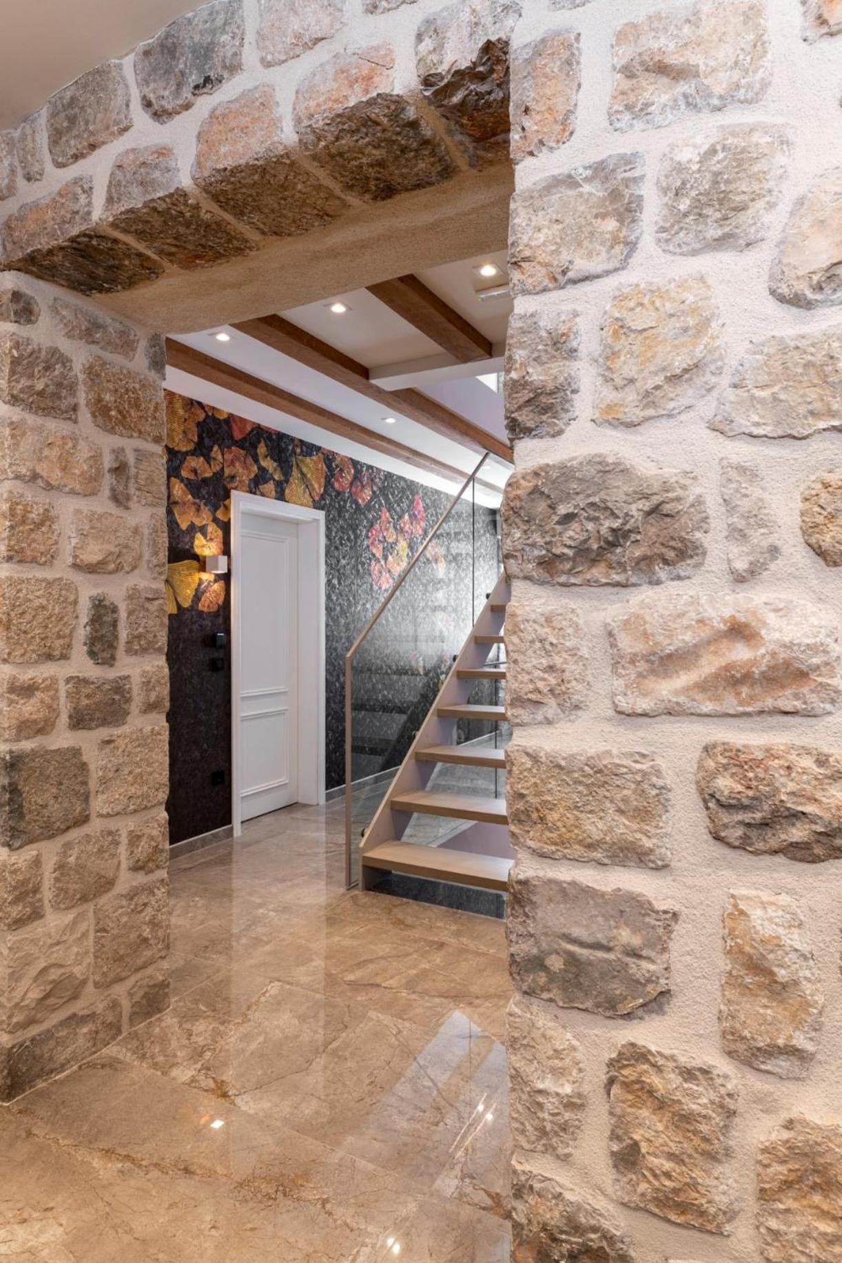 Sea Rocks Residence