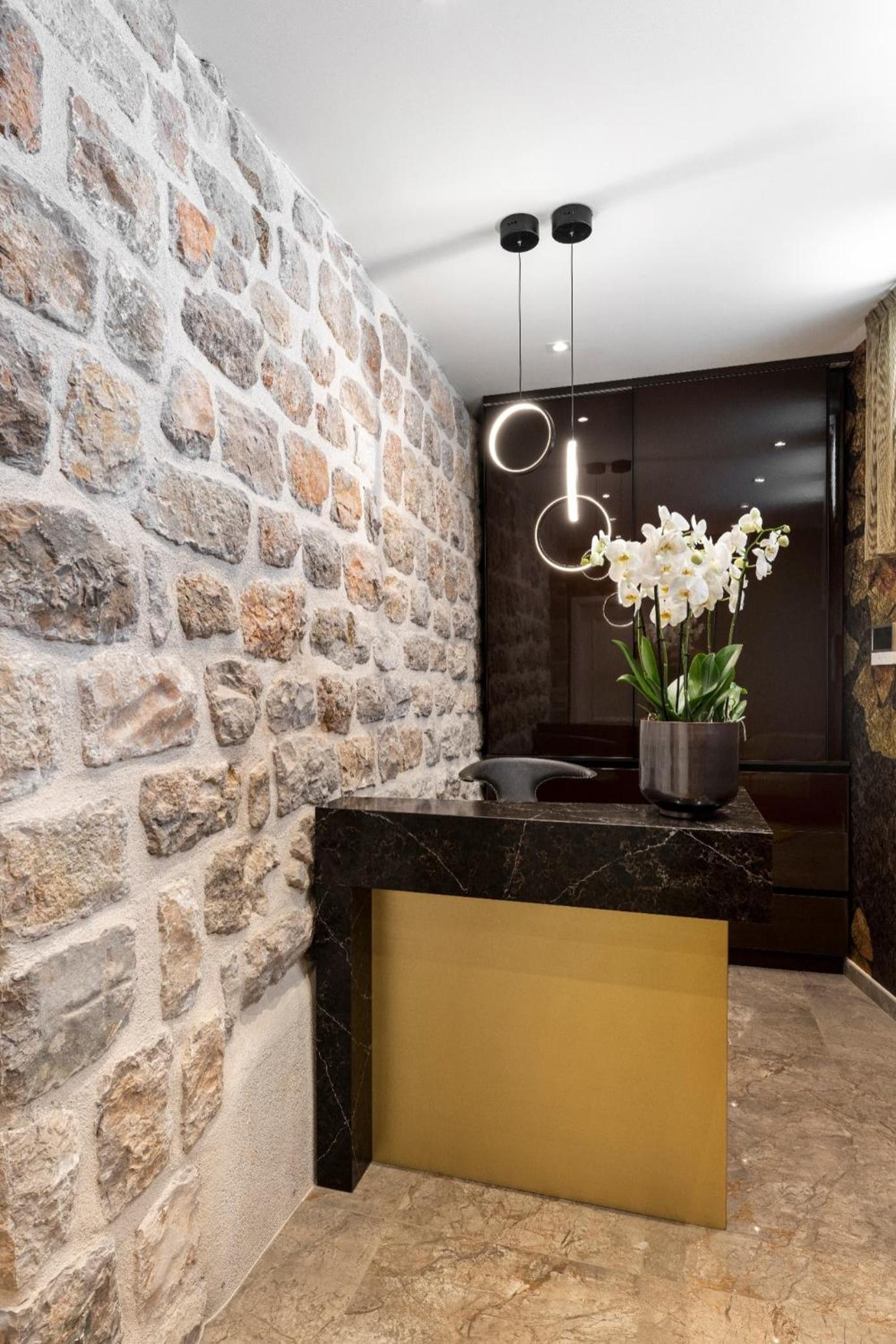 Sea Rocks Residence