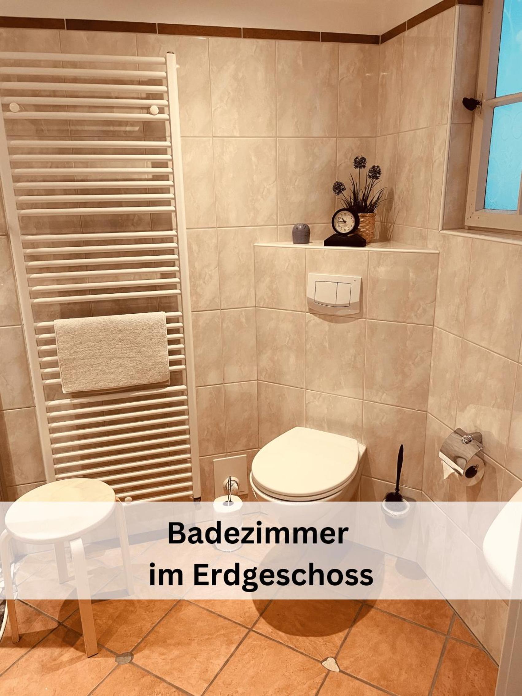 Ferienhaus Pape - 300m2, 17 Betten - mit großem privatem Garten, Pool, Dart, Sauna-, Grill- und Spielbereich - Ideal für Familien
