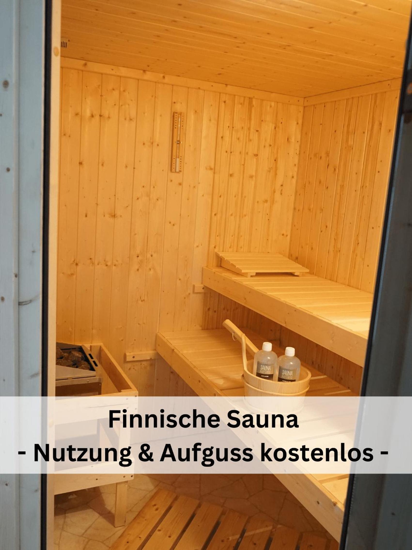 Ferienhaus Pape - 300m2, 17 Betten - mit großem privatem Garten, Pool, Dart, Sauna-, Grill- und Spielbereich - Ideal für Familien