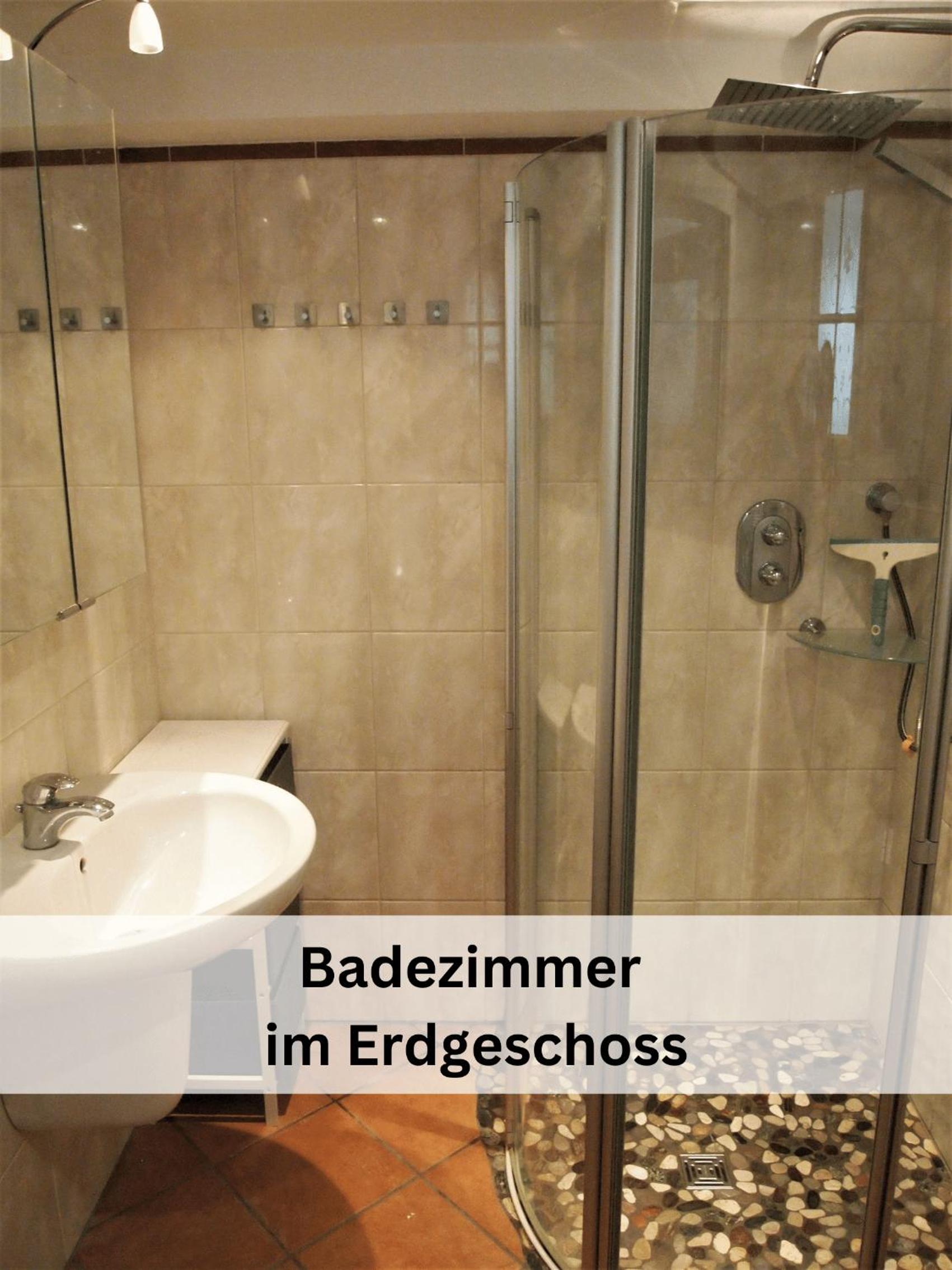 Ferienhaus Pape - 300m2, 17 Betten - mit großem privatem Garten, Pool, Dart, Sauna-, Grill- und Spielbereich - Ideal für Familien