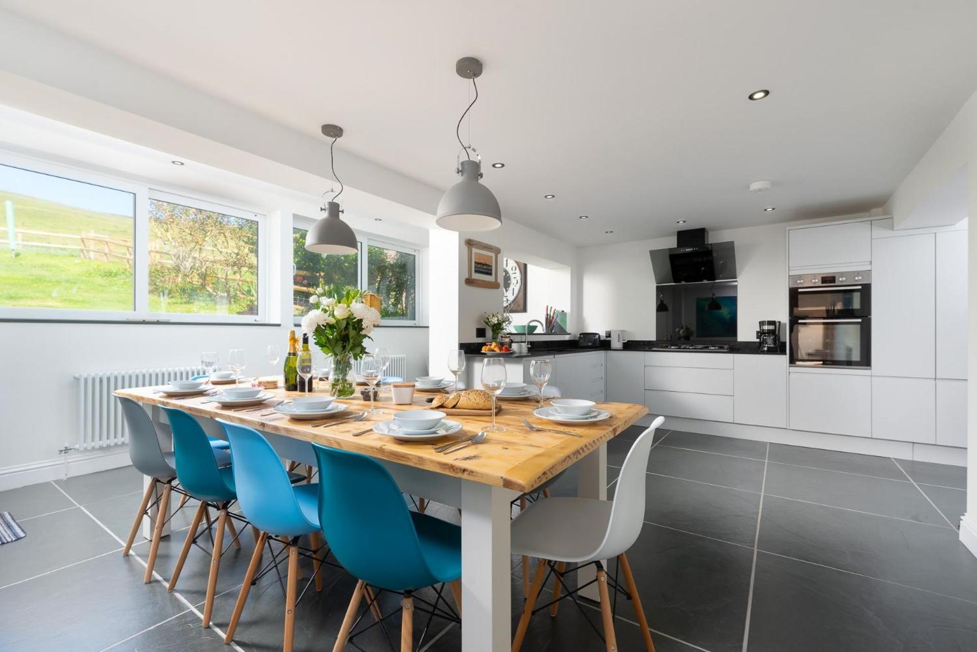 Coast View - 5 bedrooms with hot tub & sea views view 4