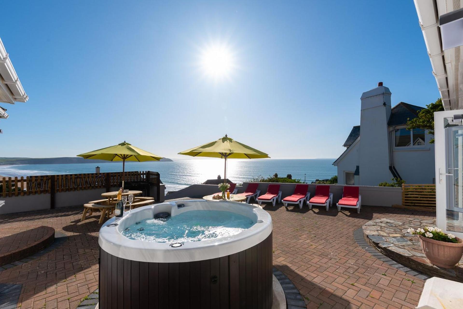 Coast View - 5 bedrooms with hot tub & sea views view 2