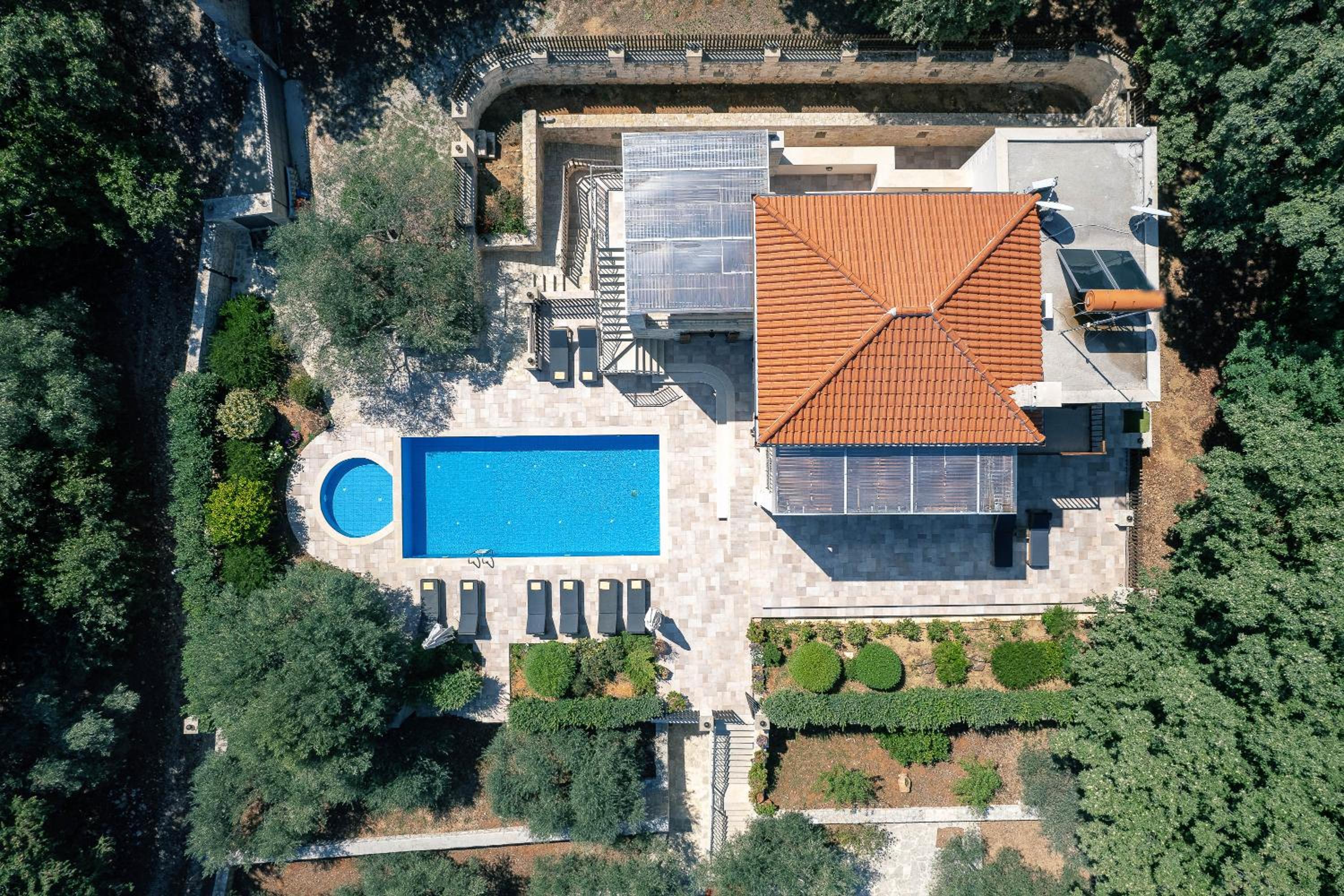 Vederi Estate
