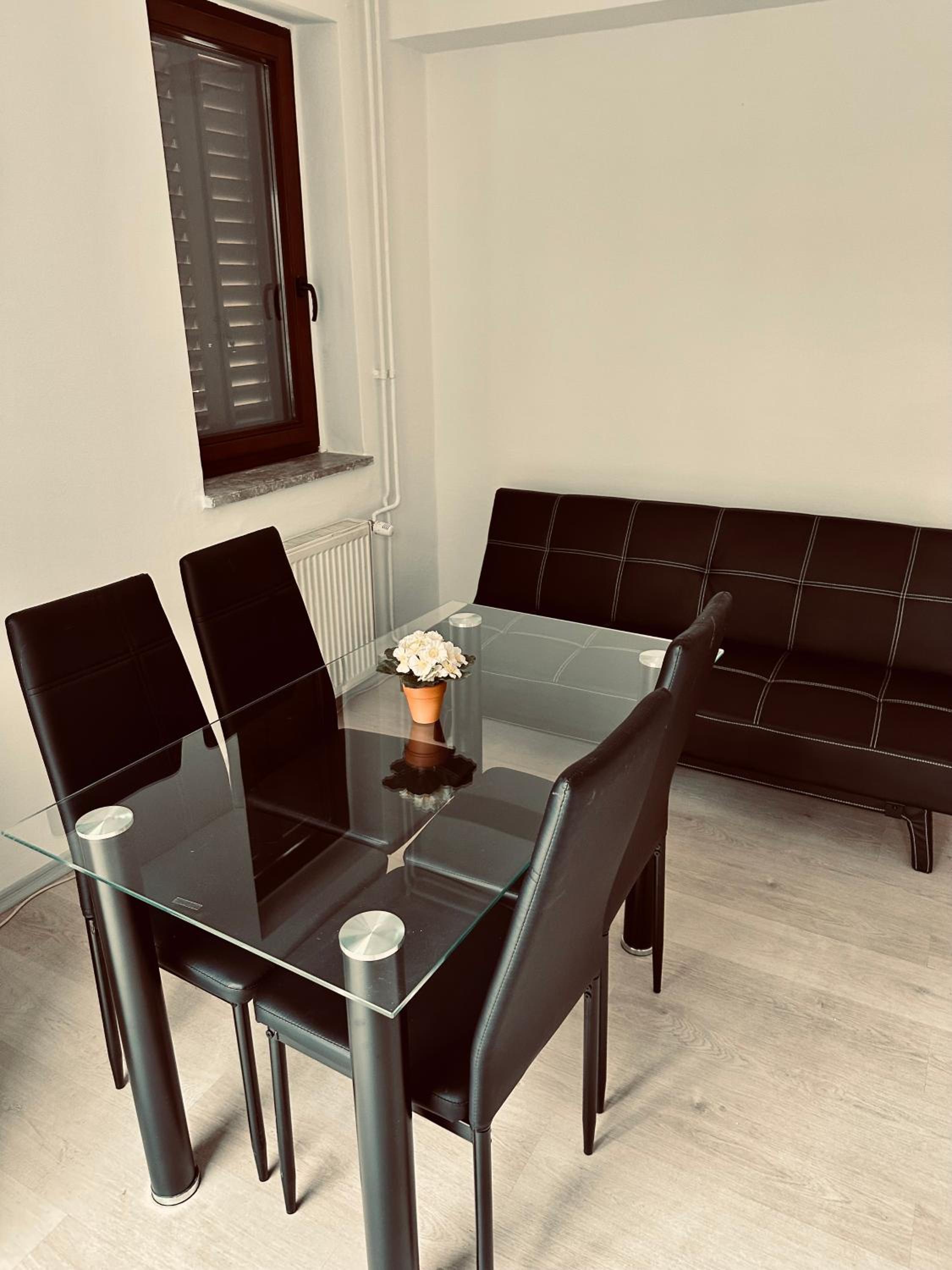 Pinny Apartment