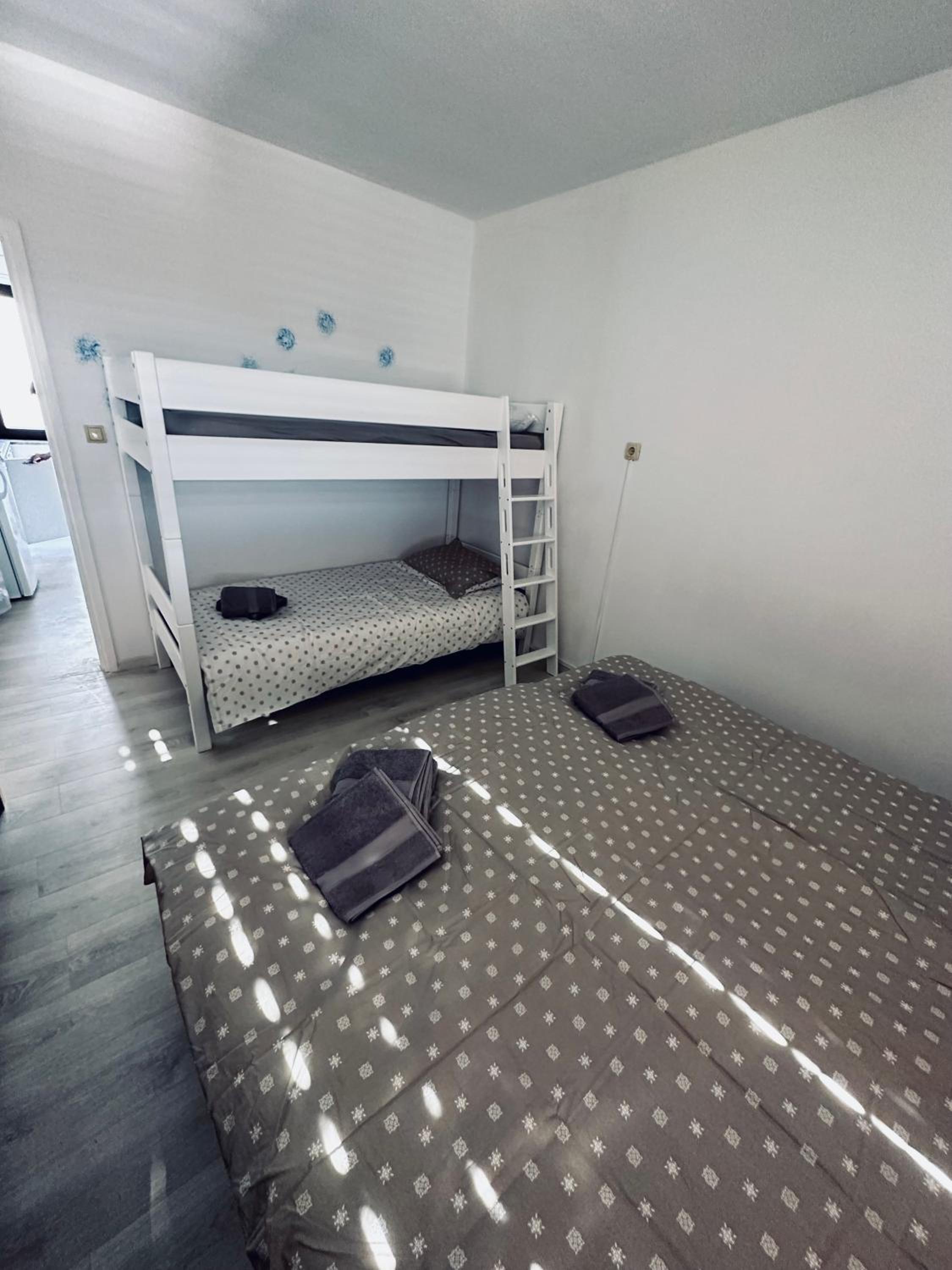 Pinny Apartment