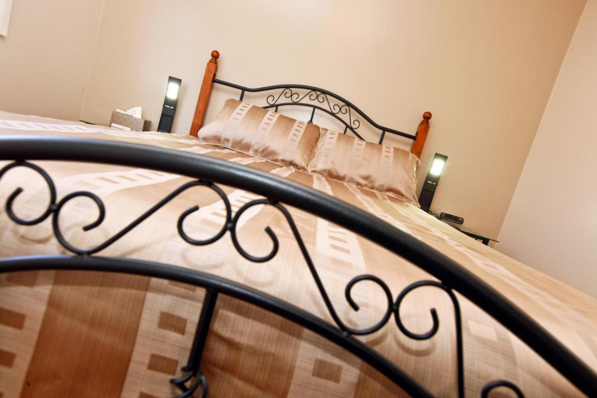 Emaroo Cottages Broken Hill