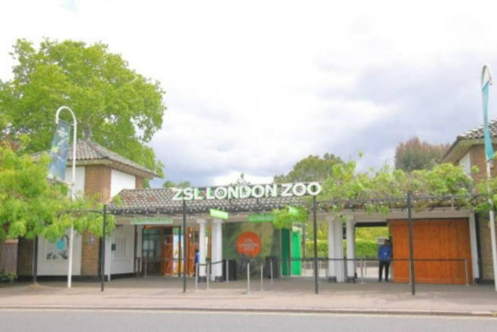 Functional Budget Stay with Wi-Fi and Laundry Facilities near Tube Station