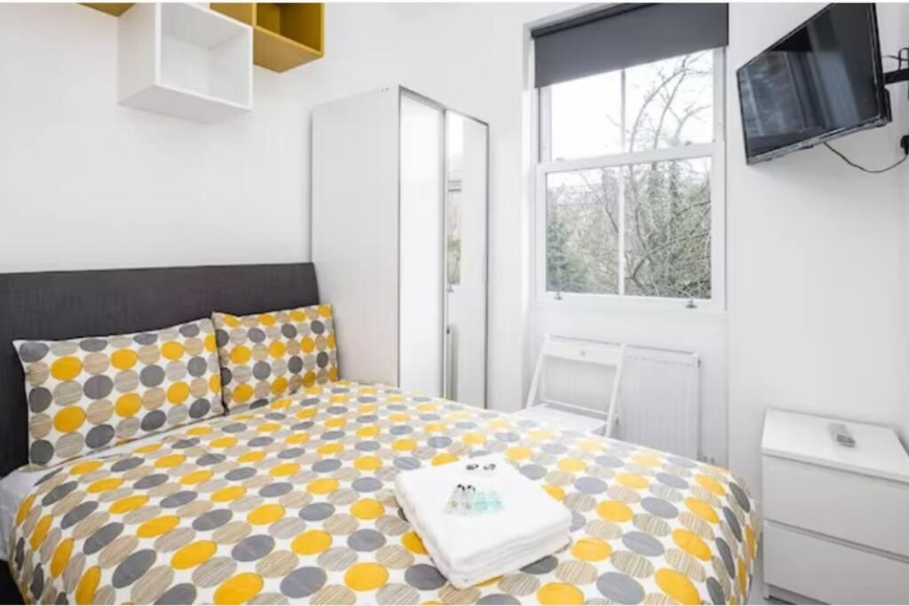 Great Location Service and Stay Double Ensuite Room with Shared Kitchen- 5mins Walk From Tufnell Park