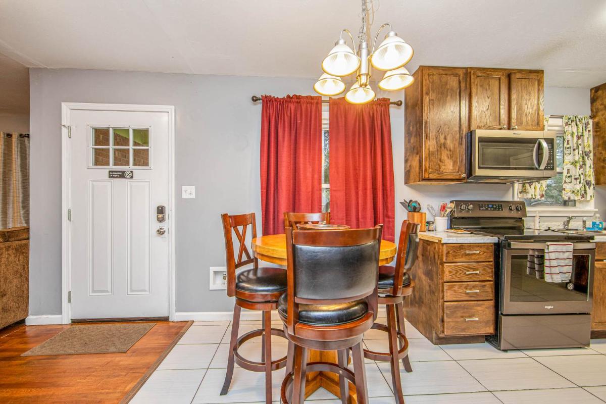 Sanford Vacations - The Beckwith Guest House - Property Image 4