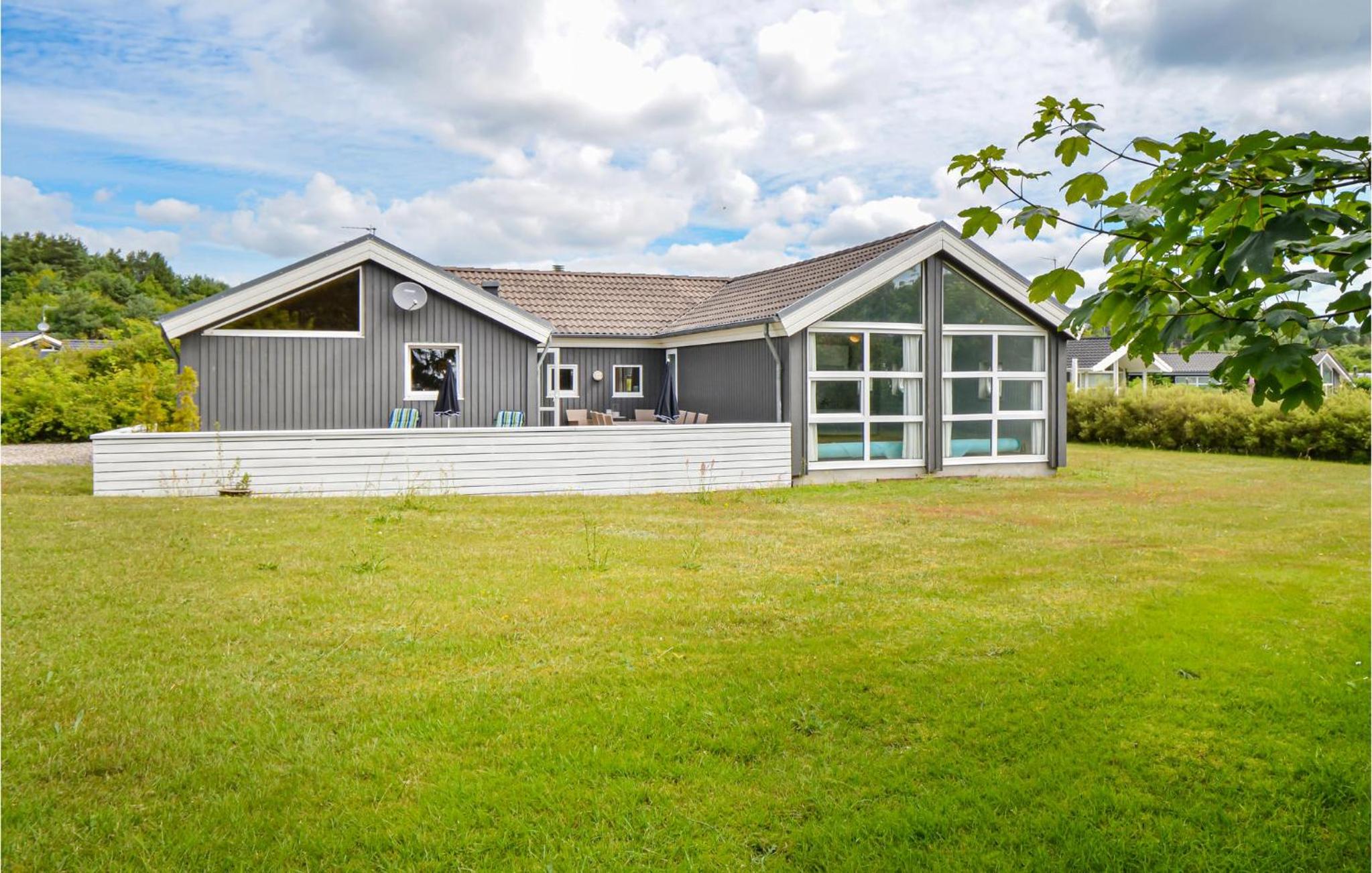 Cozy Home In Ebeltoft With Sauna