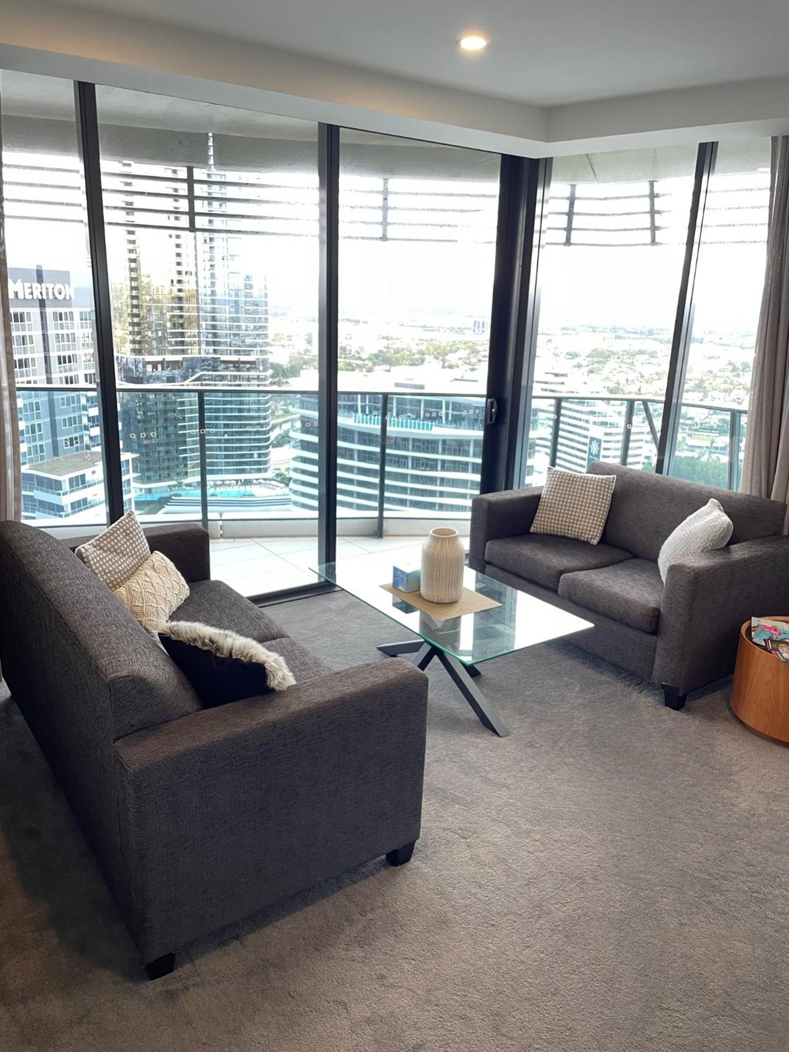 4 Bedroom Huge Sub Penthouse Oracle Level 31 Magnif VIEWS 260m2 Family Skyhome Sleeps 8 Adults and 2 Children, Sofa Bed Portacot, High Chair Central to Eve
