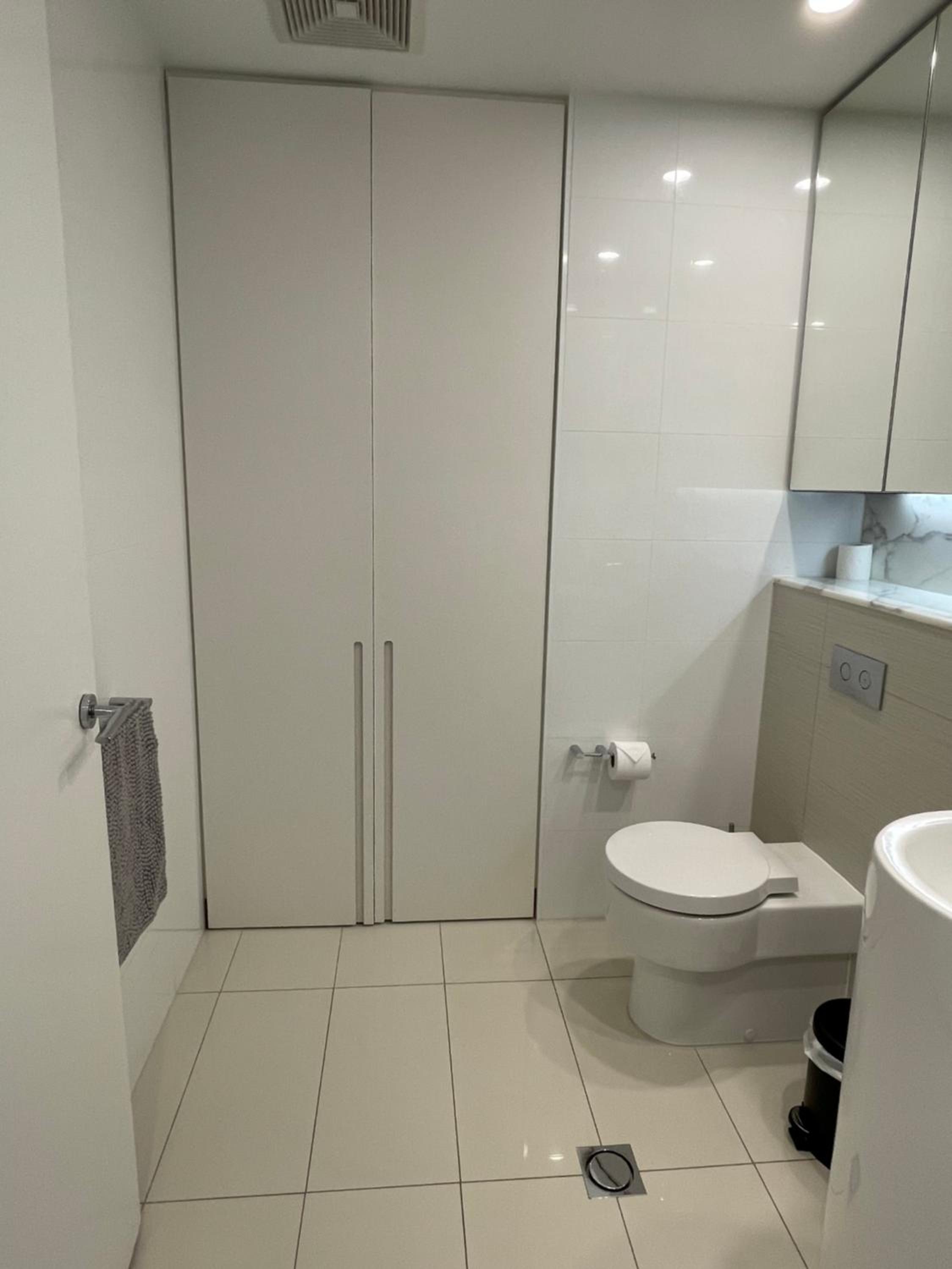4 Bedroom Huge Sub Penthouse Oracle Level 31 Magnif VIEWS 260m2 Family Skyhome Sleeps 8 Adults and 2 Children, Sofa Bed Portacot, High Chair Central to Eve
