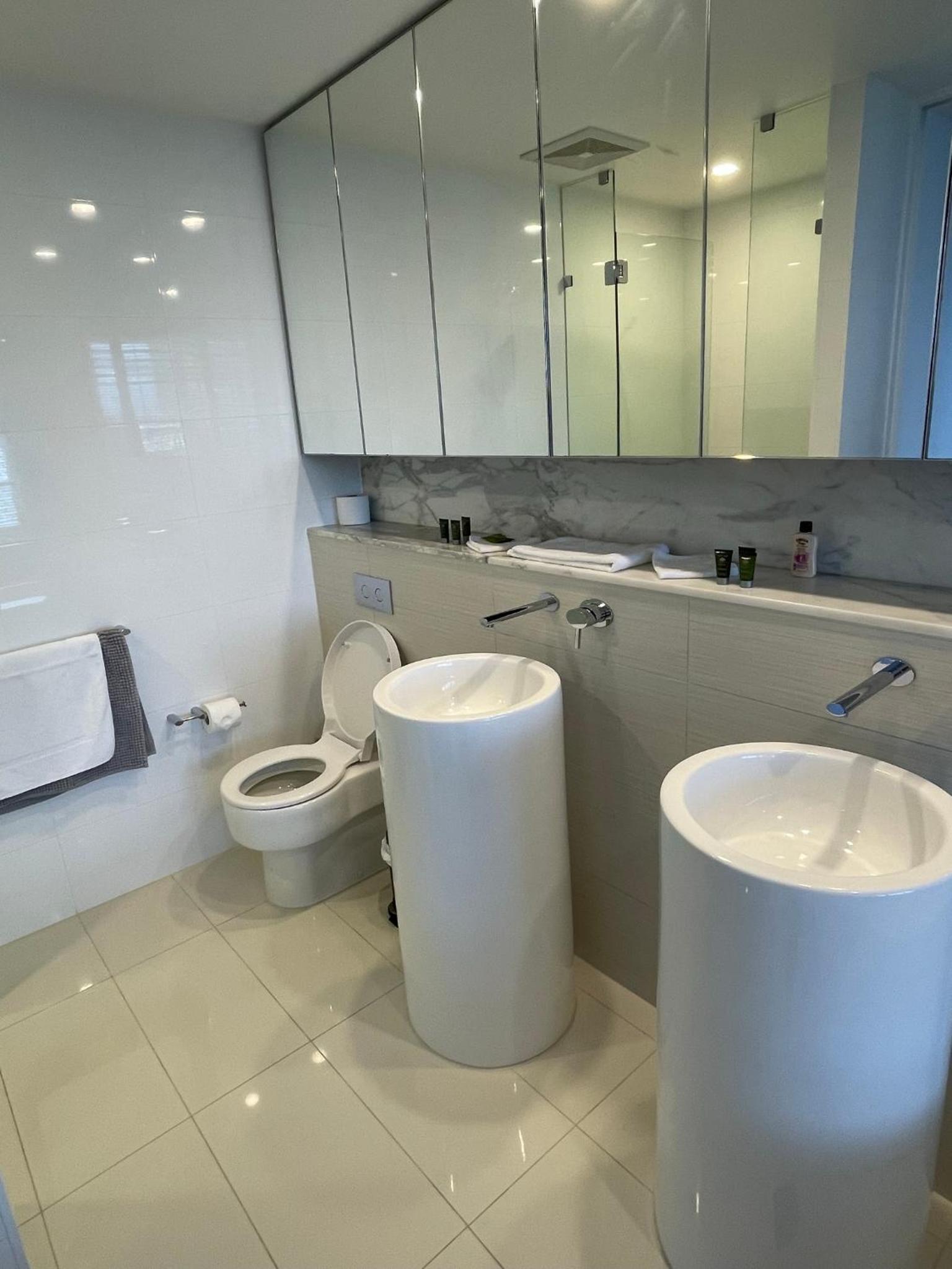 4 Bedroom Huge Sub Penthouse Oracle Level 31 Magnif VIEWS 260m2 Family Skyhome Sleeps 8 Adults and 2 Children, Sofa Bed Portacot, High Chair Central to Eve