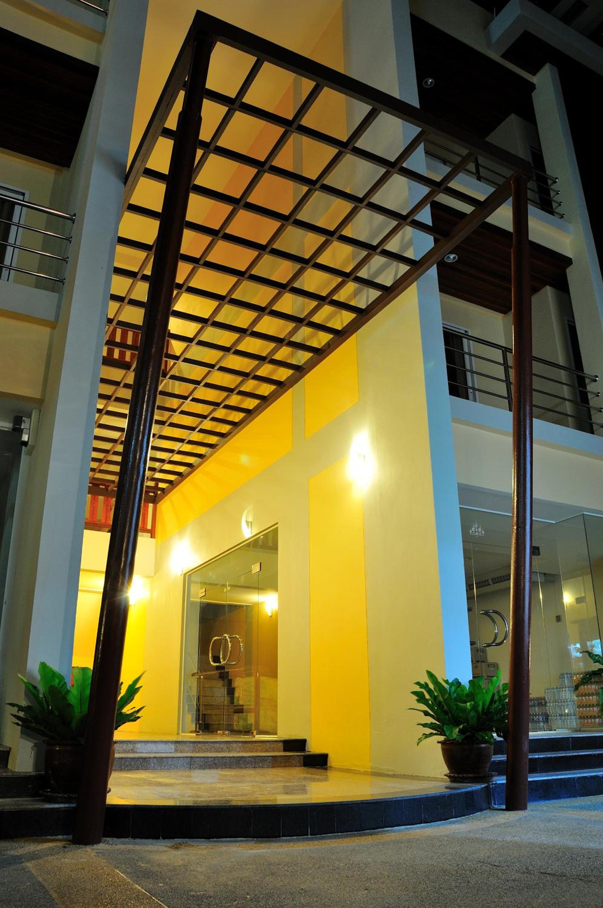 Boonjumnong Modern Apartment