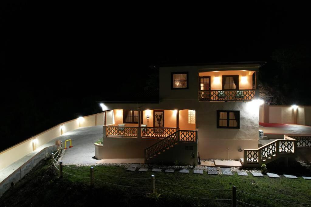 The Pearl - Spacious Air Conditioned 3BD, 2BTH Villa with Gorgeous Views