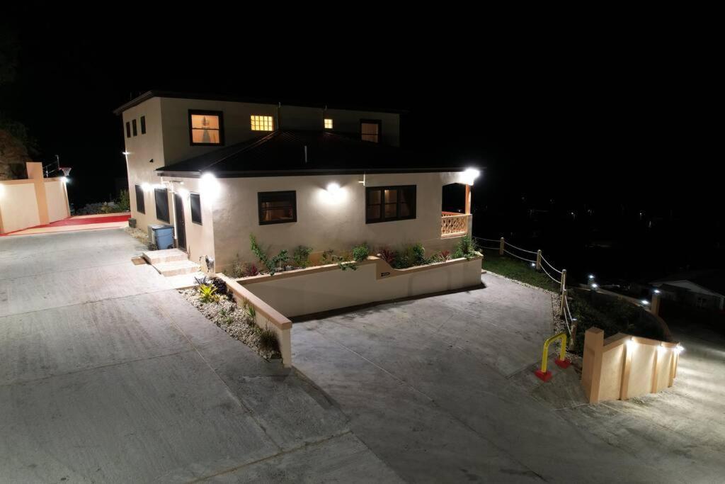 The Pearl - Spacious Air Conditioned 3BD, 2BTH Villa with Gorgeous Views